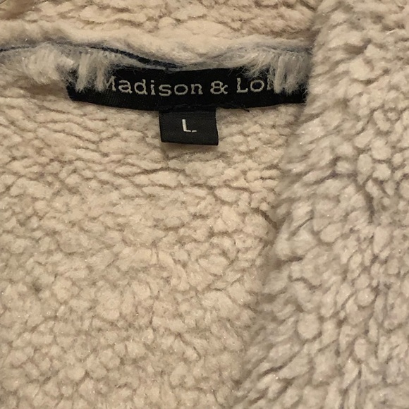 Madison & Lola Women Vest - Picture 4 of 10